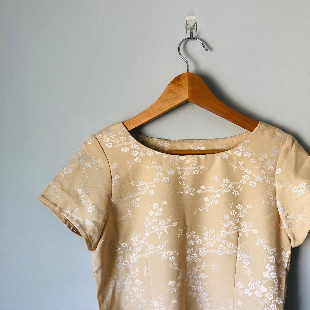 🌟 Vintage Floral Shirt (looks like silk) 🌸